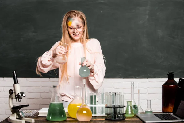 Chemical Experiment Funny Schoolgirl Kid Doing Experiments Laboratory Explosion Lab — Stockfoto