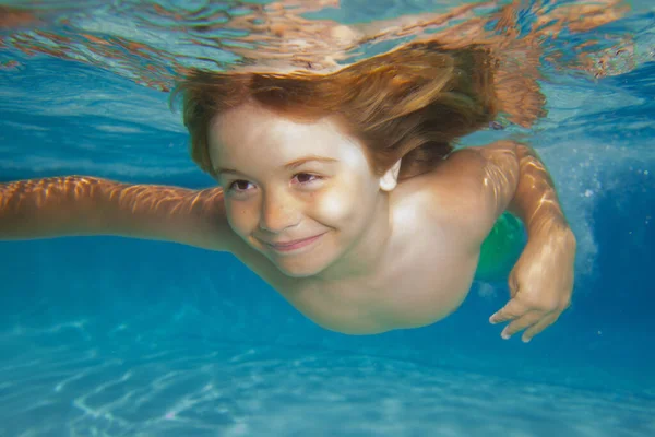 Zabawne Dzieciaki Bawią Się Pływają Wodzie Morskiej Dziecko Pływające Pod — Zdjęcie stockowe