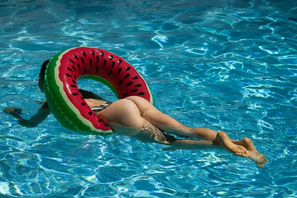 Sexy Woman Legs Butt Pool Beautiful Woman Inflatable Ring Pool — Photo