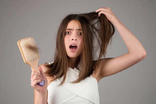 Ztráta Vlasů Žena Hřebenem Problémové Vlasy Ztráta Vlasů Stresované Ženy — Stock fotografie