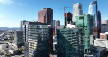 Los Angeles demek. Los Angeles şehir merkezine insansız hava aracı ile uç. Amerikan megalopolisi, iş merkezi. Los Angeles, CA, ABD, 10 Mayıs 2022