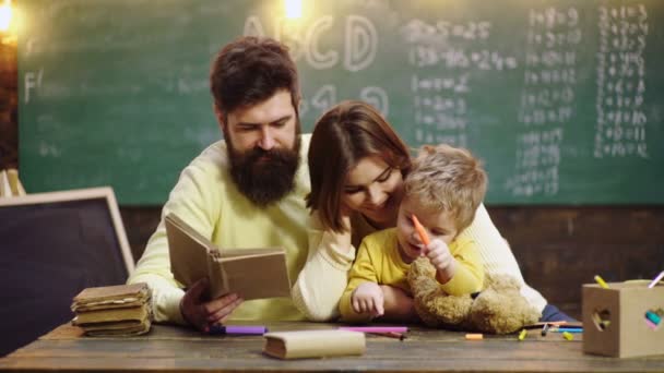 Cute Clever Boy Study Young Mother Father Little Preschooler Boy — Video