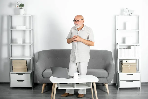Portrait Senior Elderly Caucasian Old Man Grandfather Office Retirement Concept — Stockfoto