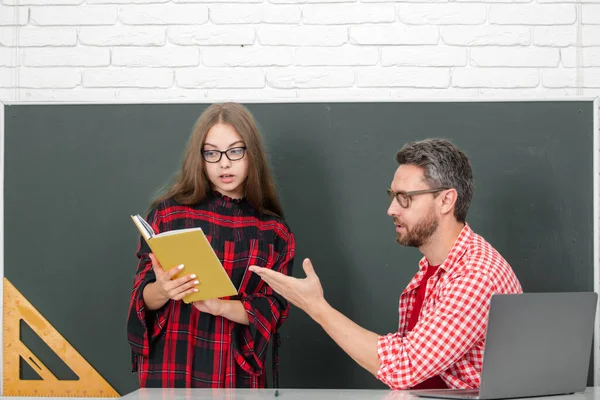 Pupil Teacher Reading Book Portrait Schoolkids Teacher Talking School Lesson — Stok fotoğraf