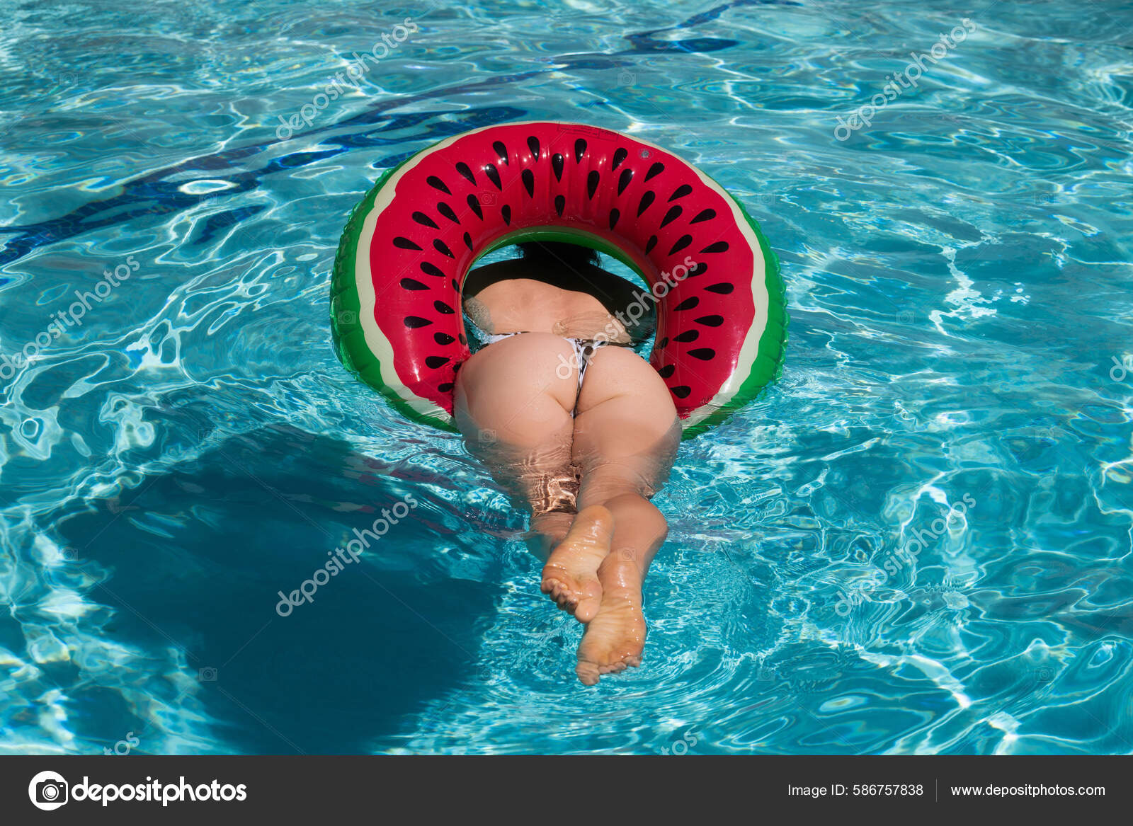 swimming ass girl 