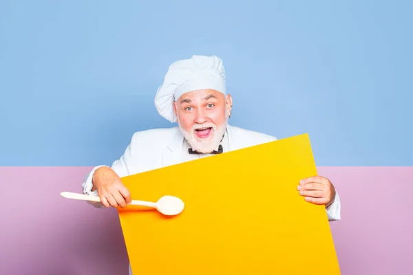 Senior Chef Cook Hat Pointing Spoon Blank Board Menu Portrait — Stockfoto
