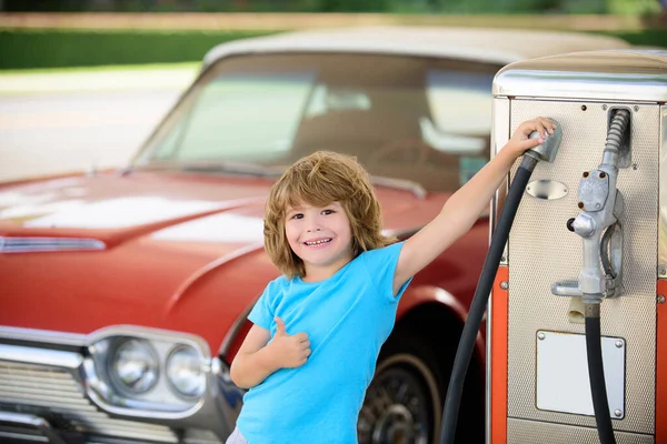 Child Gas Station Red Retro Automobile — Foto Stock