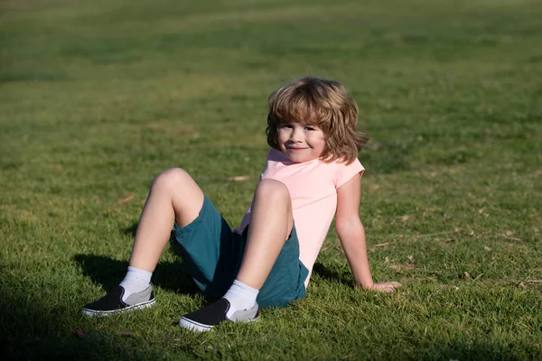 Happy Child Lying Green Grass Smiling Boy Having Fun Outdoor — Stockfoto