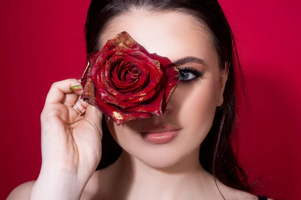 Portrait Attractive Woman Red Rose — Zdjęcie stockowe