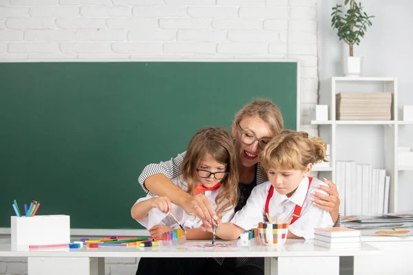 Schoolkids Teacher Happy Children Elementary School Study Draw Lesson Pupils — Stok fotoğraf