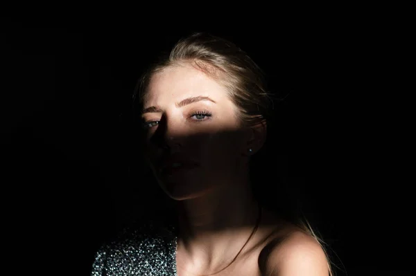 Elegant Young Woman Posing Black Background Light Shadow Portrait Beauty — Foto de Stock
