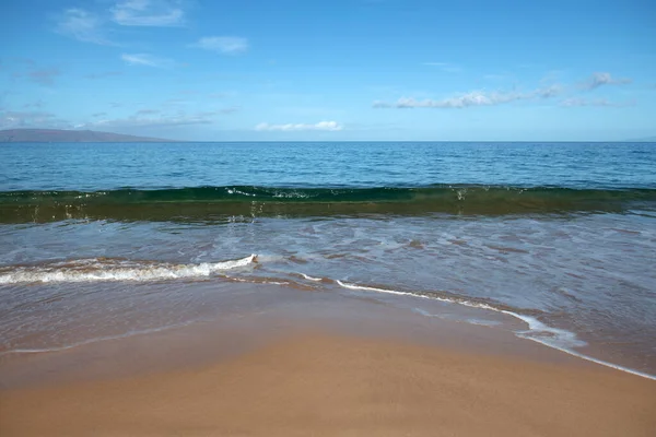Gelombang Laut Biru Pantai Berpasir Pantai Waktu Musim Panas Matahari — Stok Foto
