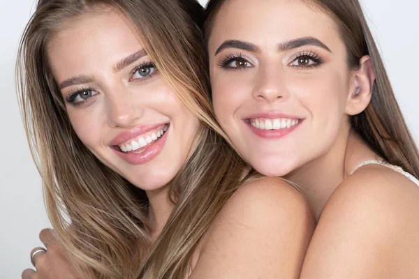 Close Couple Beautiful Girlfriends Models Two Attractive Sexy Sensual Women — Stockfoto