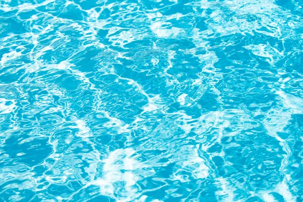Hintergrund Von Blauem Wasser Schwimmbad Mit Sonnenreflexion Plätschernde Wasserwelle Pool — Stockfoto