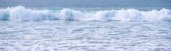 Панорама Океанічних Хвиль Тропічному Морі Глибокими Блакитними Прогулянками Спокійна Морська — стокове фото