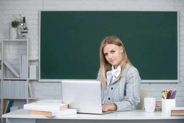 Young Teacher Female College Student Working Laptop Classroom Preparing Exam — Stok fotoğraf