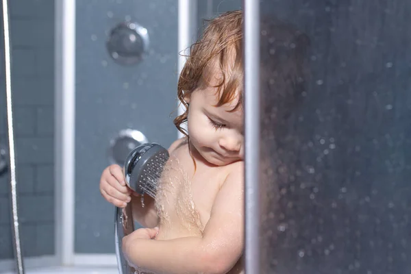 Child Bathing Bathroom Kid Soap Suds Hair Taking Bath Closeup — Zdjęcie stockowe