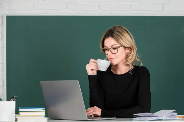 Portrait Teacher Female Tutor Working Table Drinking Coffee College High — ストック写真