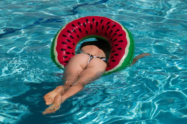 Sexy Woman Legs Butt Pool Beautiful Woman Inflatable Ring Pool — Stok fotoğraf