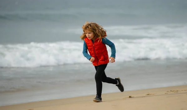 Happy Kid Running Sea Beach Funny Boy Run Surf Edge — Stock Photo, Image