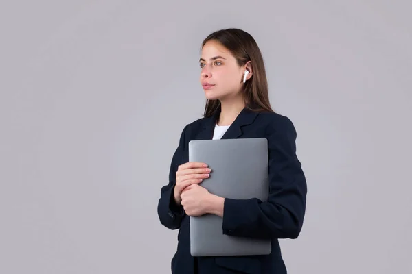 Frau Mit Laptop Computer Isoliert Hintergrund Junge Sekretärin — Stockfoto