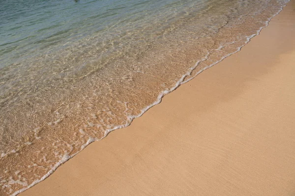 Пляж Спокойная Красивая Океанская Волна Песчаном Пляже Вид Море Тропического — стоковое фото