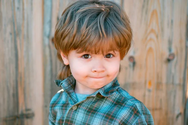 Schattig Lentejongetje Kinderen Emoties Gelukkig Kind Outdoor — Stockfoto