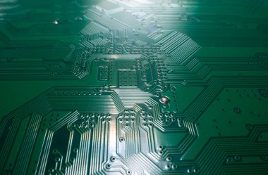 Devre kartı. Yolları ve diğer bileşenleri olan teknolojik elektronik plaka, seçici odaklanma. Teknoloji geçmişi, elektronik dokusu
