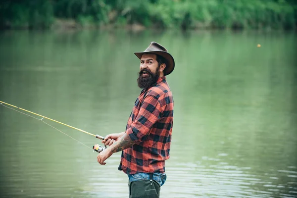 Pescador Usando Vara Flyfishing Rio Montanha Pescador Mosca Que Pesca — Fotografia de Stock