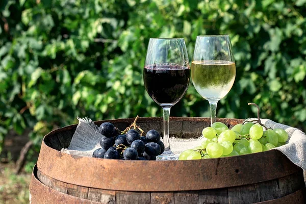 Kırmızı ve beyaz şarap ile doğal üzüm