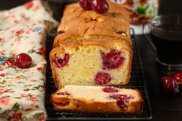 Édes Vaj Cseresznye Torta Friss Cseresznyével Desszertnek — Stock Fotó