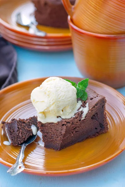 Bolo Fondant Chocolate Servido Com Sorvete Baunilha Hortelã — Fotografia de Stock