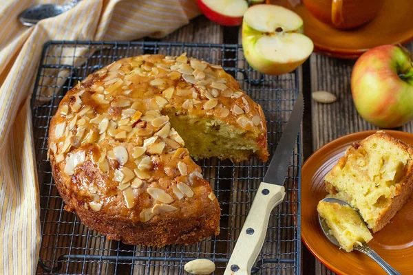 Sweet Apple Cake Almonds Toffee Topping Rustic Style — Stock Photo, Image