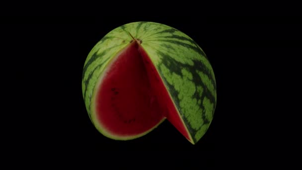 Realistische Darstellung Einer Rollenden Geschnittenen Wassermelone Auf Transparentem Hintergrund Mit — Stockvideo