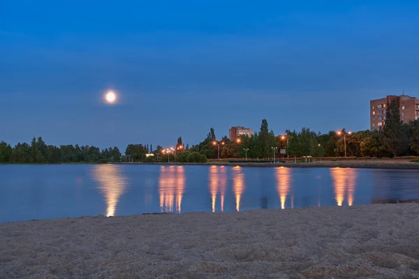 Saint Petersburg Göl Kenarındaki Banliyölerinde Ilık Beyaz Bir Yaz Gecesi — Stok fotoğraf
