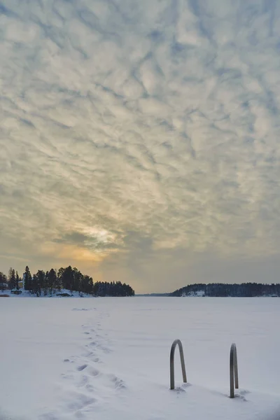 Φινλανδική Λίμνη Τουουσούλα Χειμώνα Στο Ηλιοβασίλεμα Σύννεφα Cirrus Φύση Της — Φωτογραφία Αρχείου
