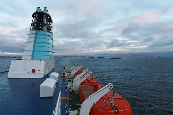 Bord Eines Kreuzfahrtschiffes Das Den Finnischen Hafen Von Helsinki Verlässt — Stockfoto