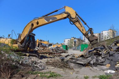 Avrupa 'da inşaat alanı, bina yıkım, inşaat atığı ve inşaat makineleri.