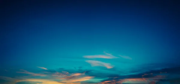 Beau Coucher Soleil Avec Ciel Bleu Nuages Fond Naturel — Photo