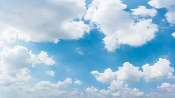 Blauwe Lucht Wolken Met Zon Daglicht Natuurlijke Achtergrond — Stockfoto