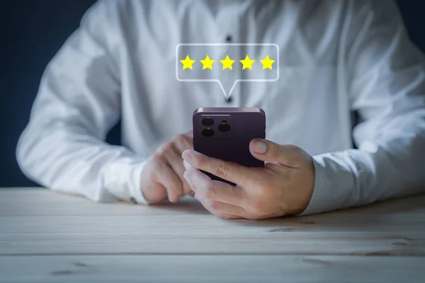 Man Using Smartphone Give Rating Service Experience Application Online Customer — 图库照片