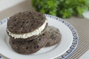 Çavdar ekmek krem peynir ile