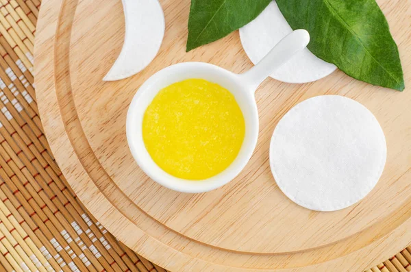 Sikat Buah Lemon Buatan Sendiri Masker Dalam Mangkuk Putih Kecil — Stok Foto