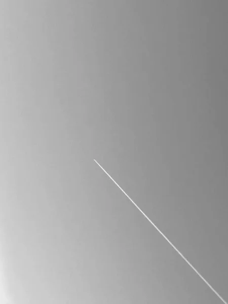 Black White Photo Airplane Leaving Trail High Quality Photo — Stockfoto