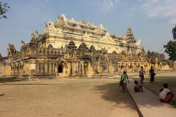 Maha Aungmye Bonzan Monastery in Inwa. — Stock Photo, Image