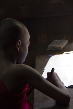 çocuk okulda Myanmar