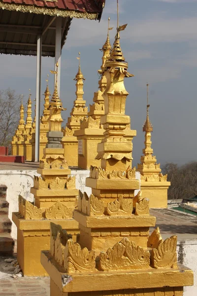 U min thonze buddhistiska tempel arkitektoniska detaljer — Stockfoto