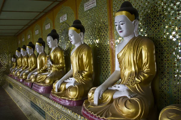 サガインの丘の上の u 分 thonze 仏教寺院. — ストック写真