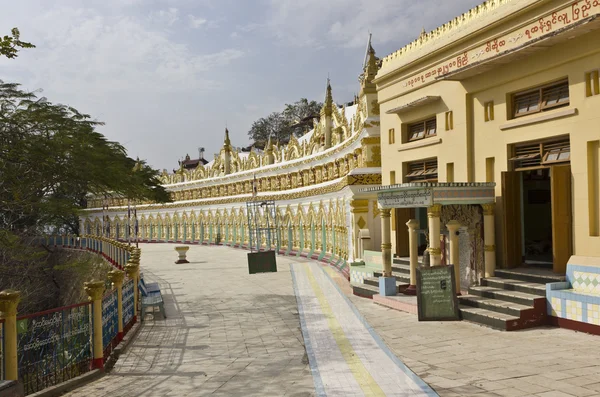 U Min Thonze Buddhist Temple on Sagaing Hill — Stock Photo, Image