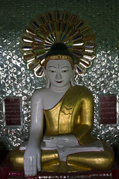 U min thonze buddhistischer Tempel auf sagaing Hill (myanmar) — Stockfoto